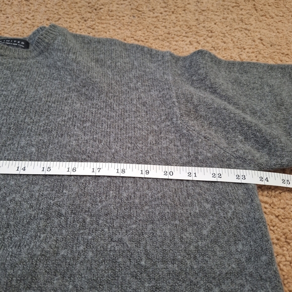 LIMITED grey sweater size M - Picture 2 of 5